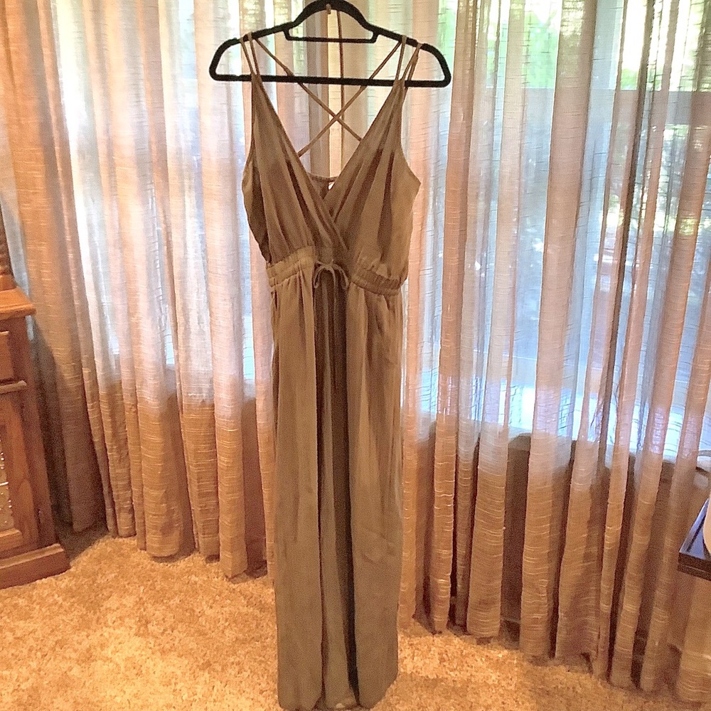 IJOAH Summer Jumpsuit Large strappy back light-olive